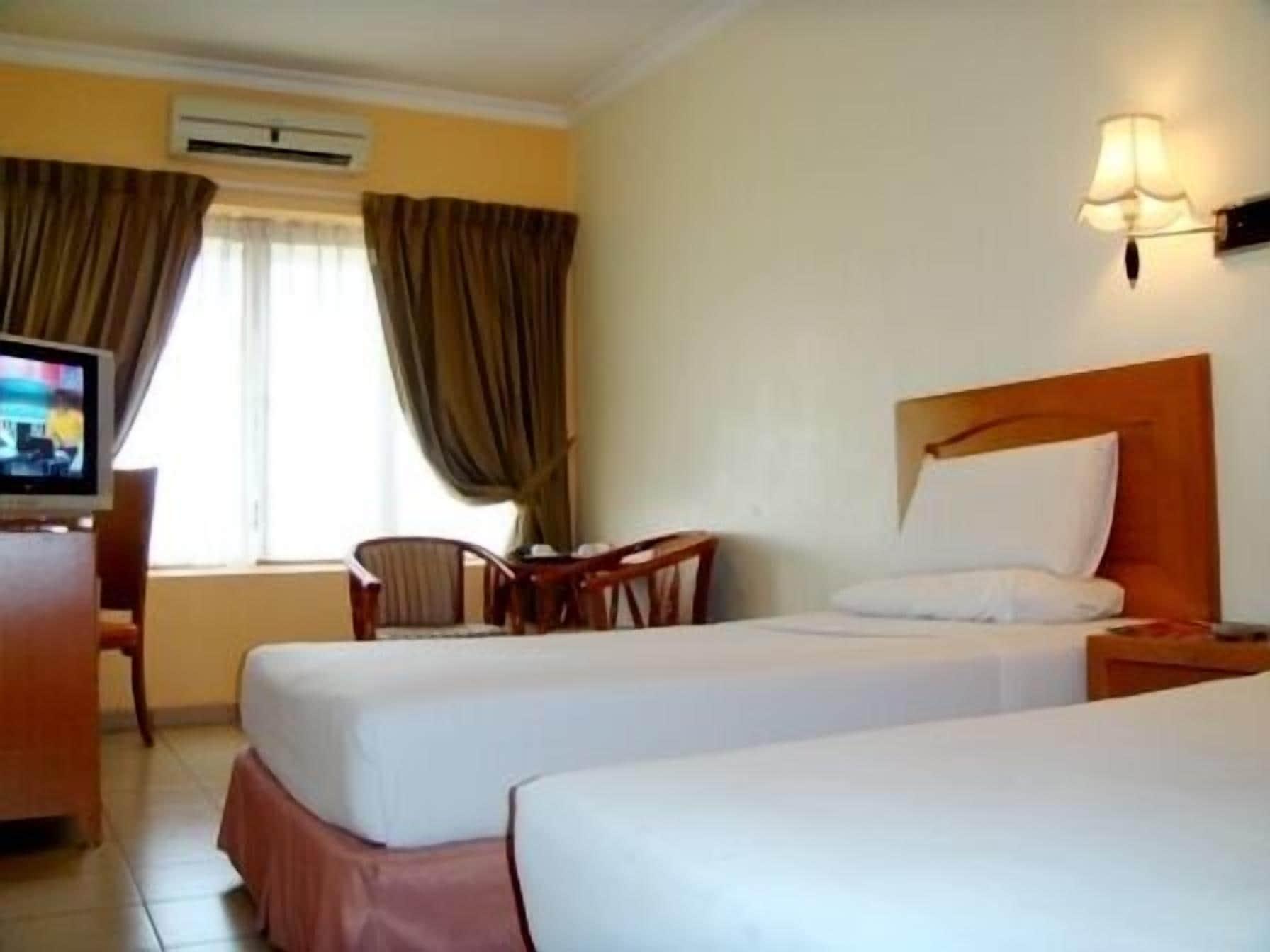 Megah D'Aru Hotel Kota Kinabalu Exterior foto