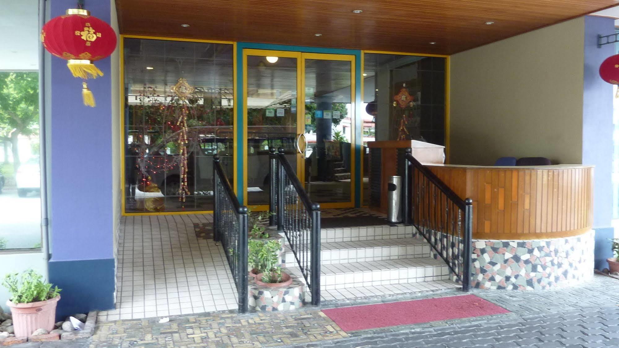 Megah D'Aru Hotel Kota Kinabalu Exterior foto